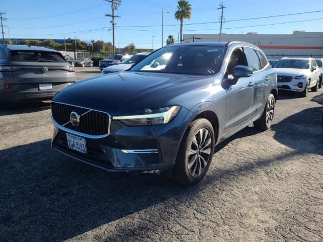 2023 Volvo XC60 Core's photo