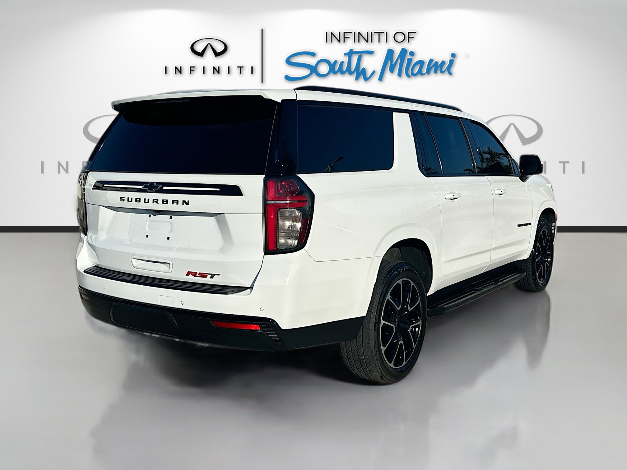 2023 Chevrolet Suburban RST photo 4