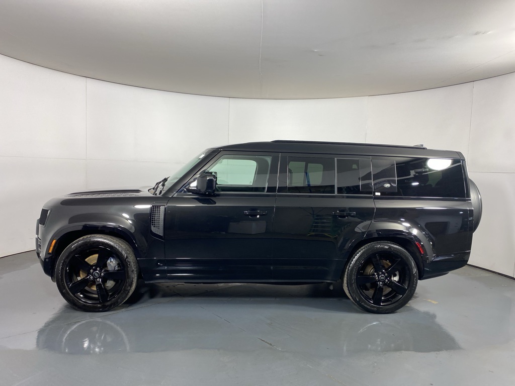 2024 Land Rover Defender 130 X-Dynamic SE photo 8