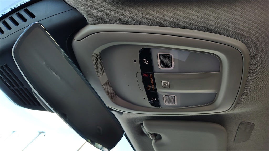 2026 Volvo XC40 Core photo 21