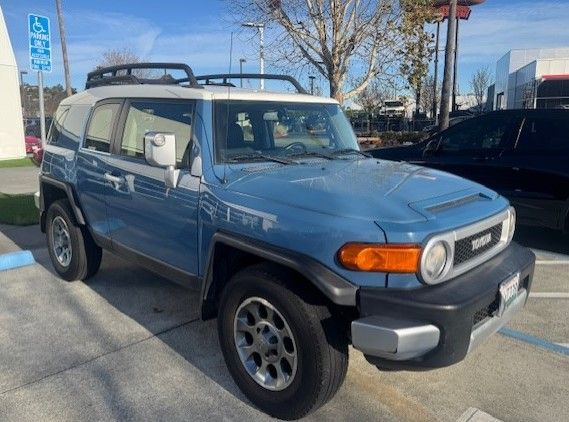2013 Toyota FJ Cruiser Base's photo