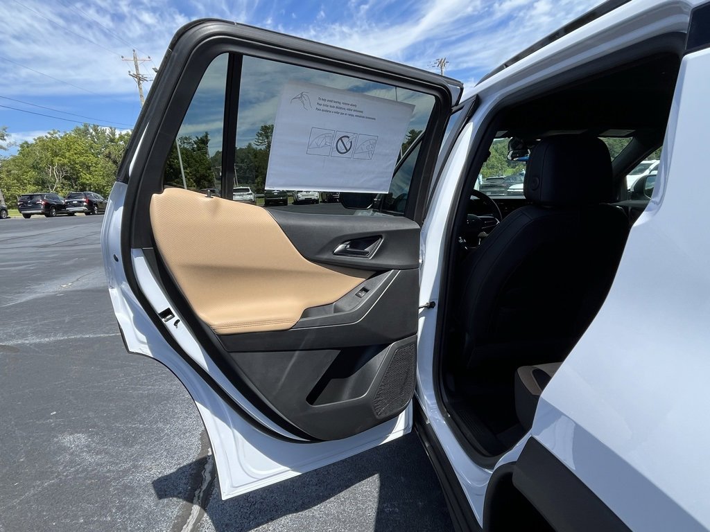 2026 Chevrolet Equinox ACTIV photo 12