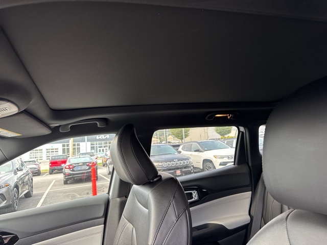 2025 Jeep Compass Limited photo 11