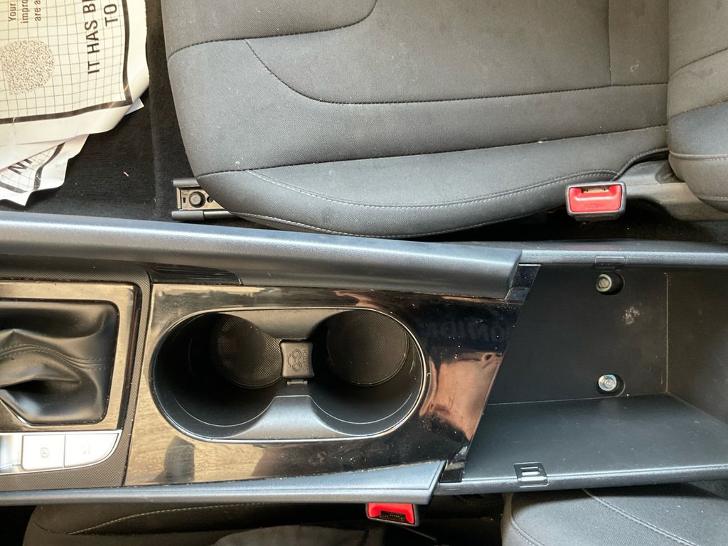 2022 Hyundai Elantra SEL photo 22