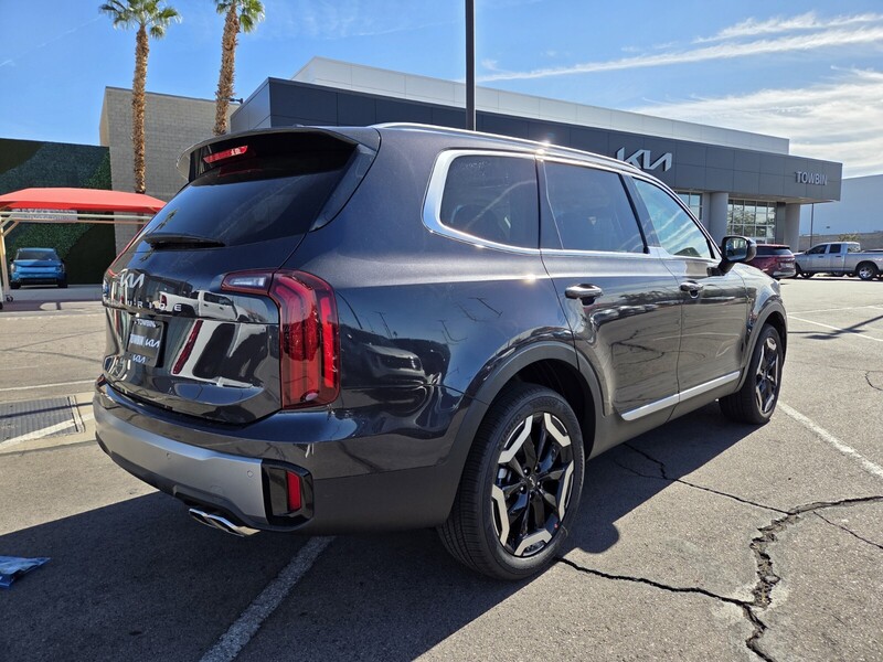 2025 Kia Telluride S photo 2