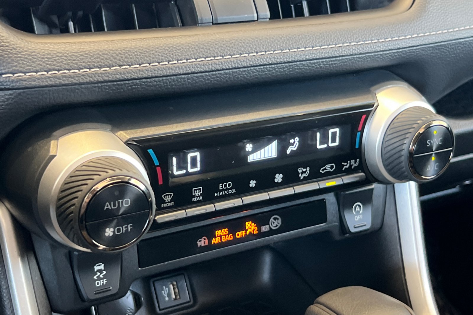 2023 Toyota RAV4 XLE photo 16