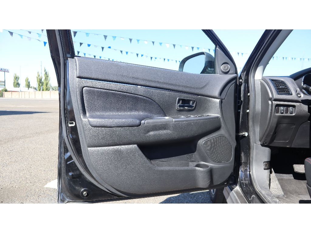2024 Mitsubishi Outlander Sport ES photo 4