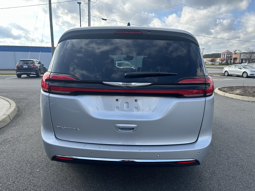2024 Chrysler Pacifica Touring L photo 4