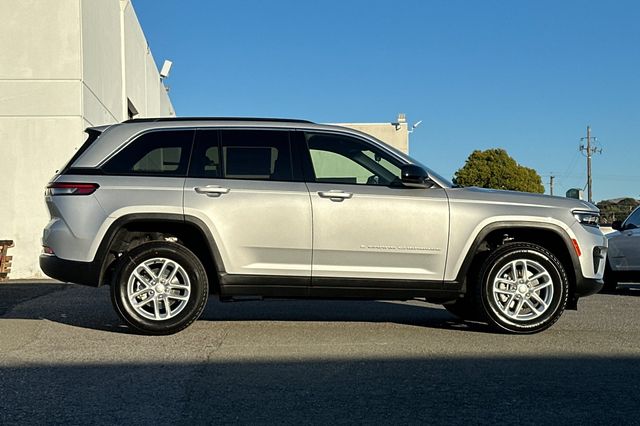 2025 Jeep Grand Cherokee Laredo X photo 3