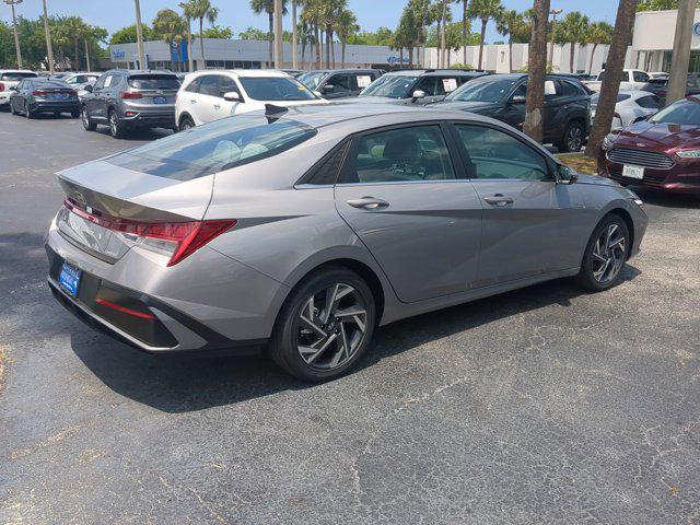 2025 Hyundai Elantra Limited photo 3