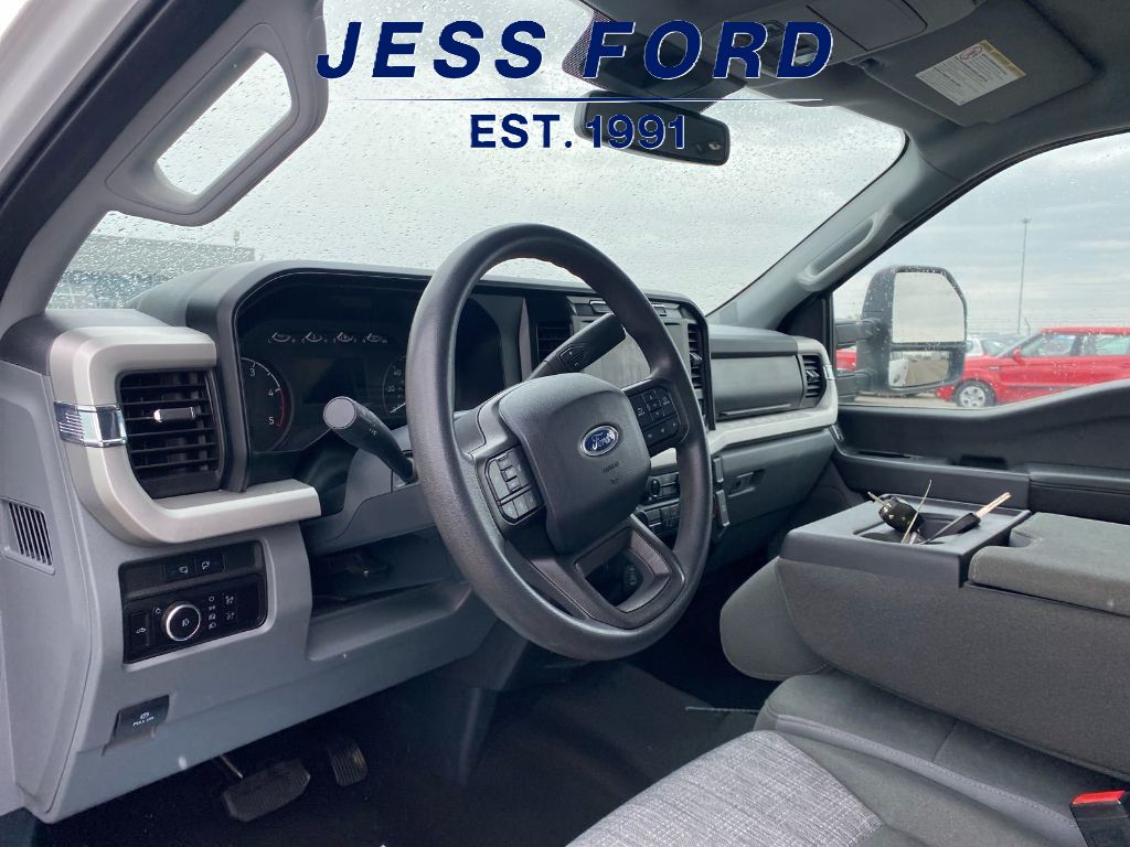 2023 Ford F-350 XLT photo 5