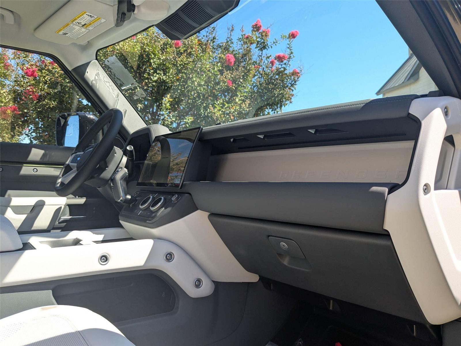 2026 Land Rover Defender 110 S photo 26