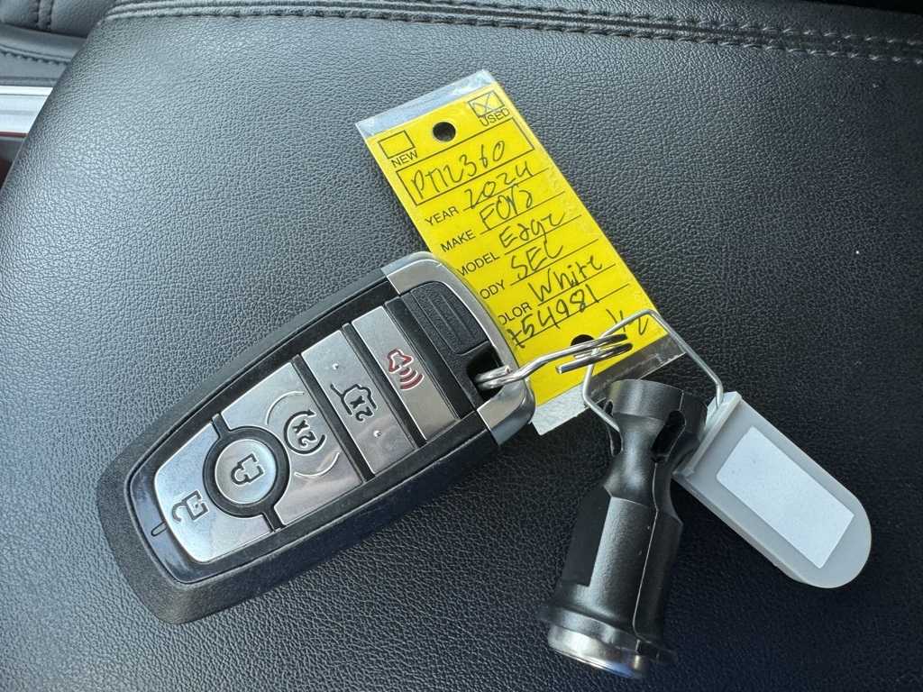 2024 Ford Edge SEL photo 12