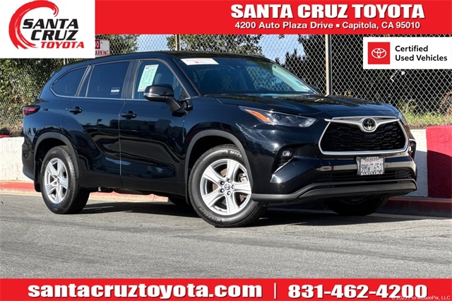 2024 Toyota Highlander LE's photo
