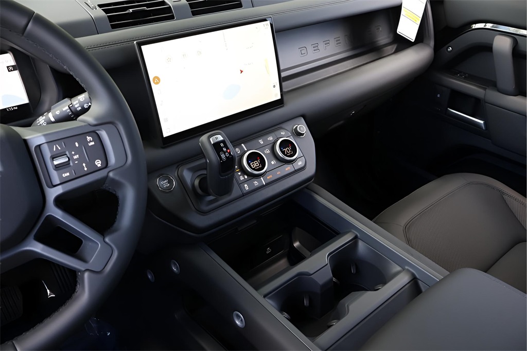 2025 Land Rover Defender 110 S photo 23