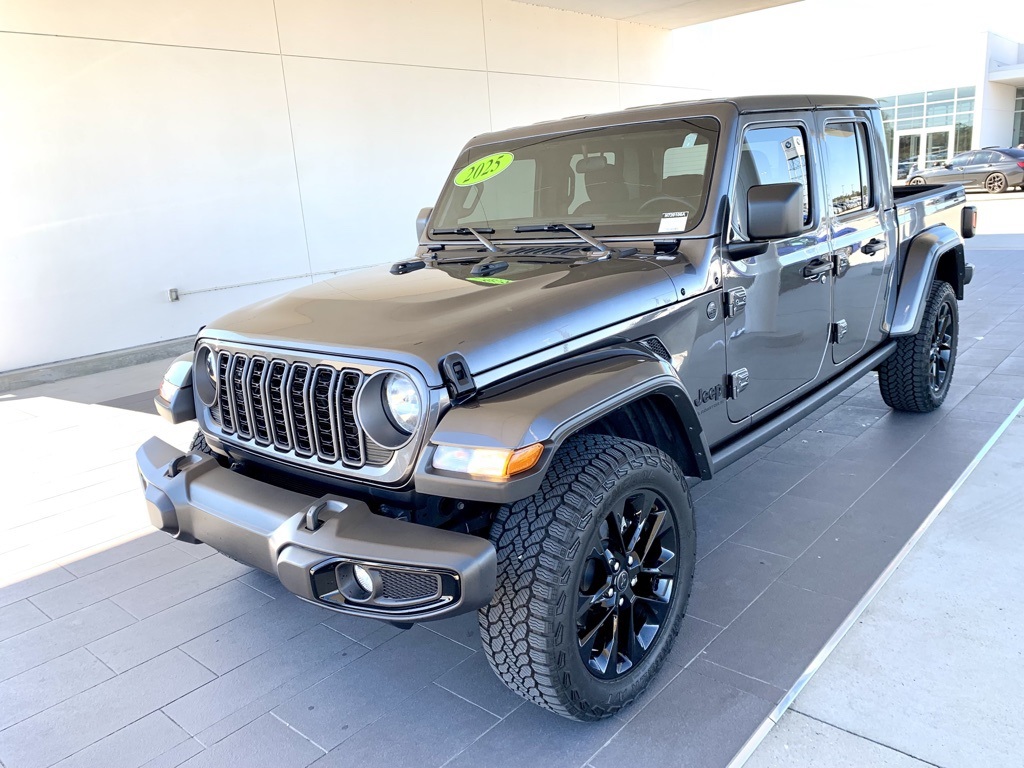2025 Jeep Gladiator Nighthawk's photo