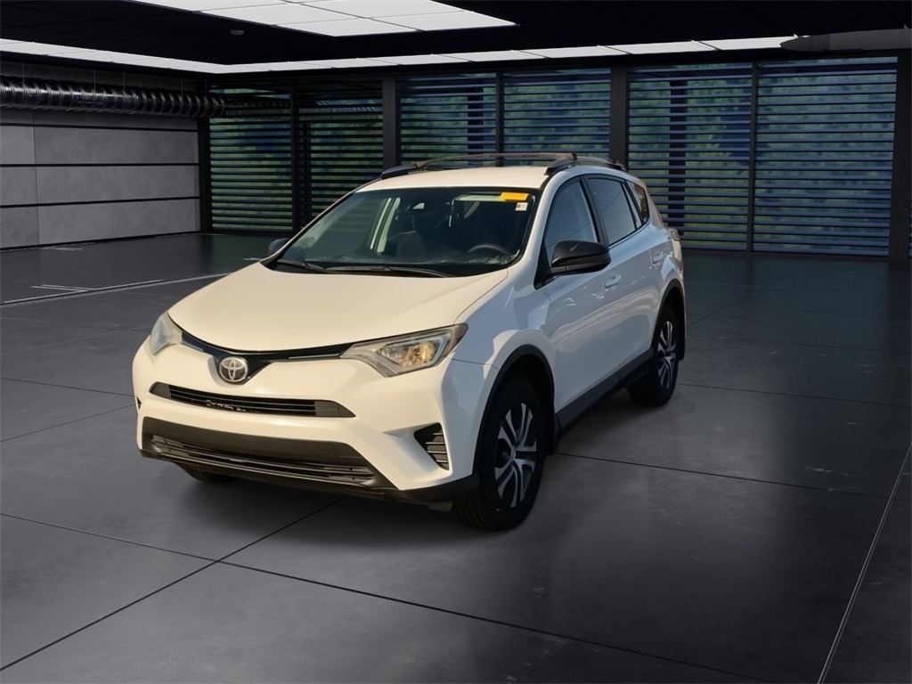 2017 Toyota RAV4 LE photo 4