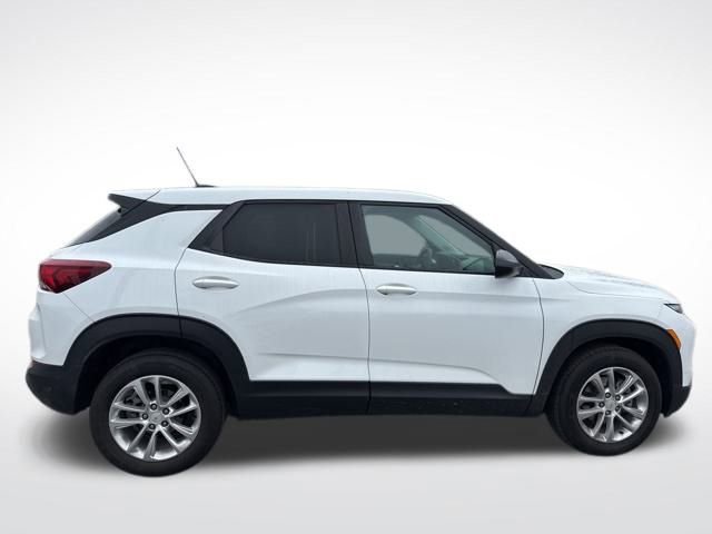 2024 Chevrolet Trailblazer LS photo 2