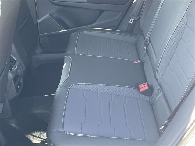 2025 Volkswagen Taos SE photo 12