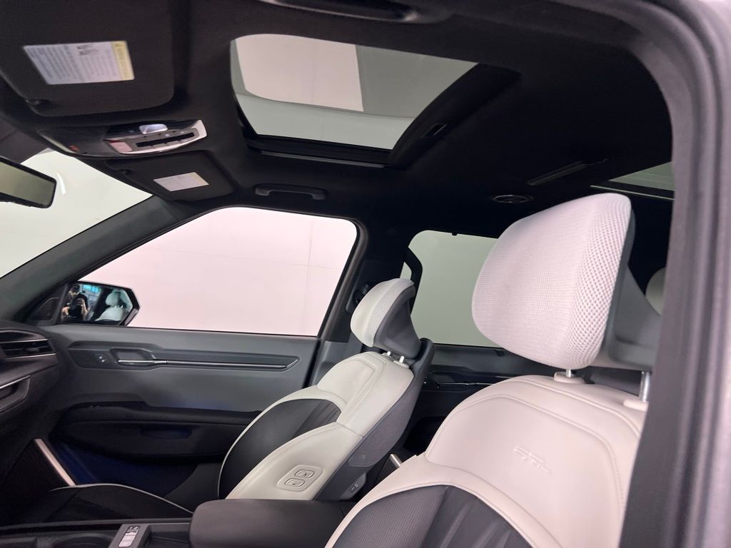 2024 Kia EV9 GT-Line photo 18