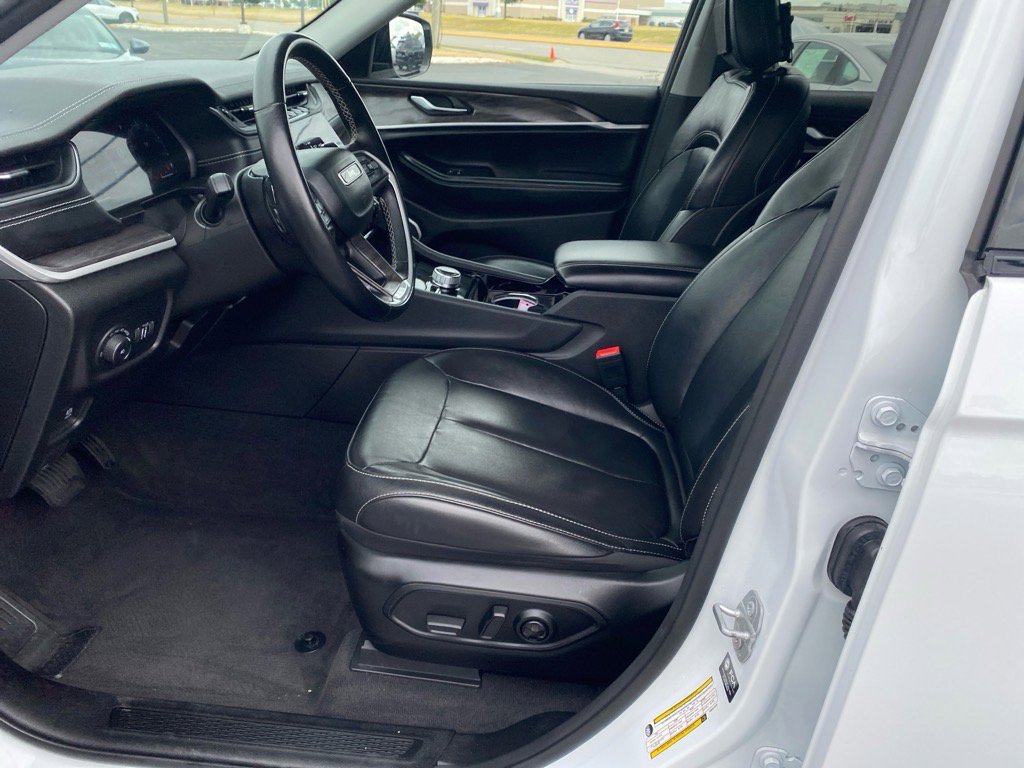 2022 Jeep Grand Cherokee Limited photo 9