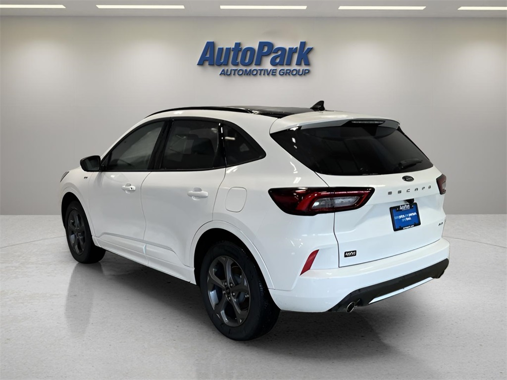 2024 Ford Escape ST-Line photo 4