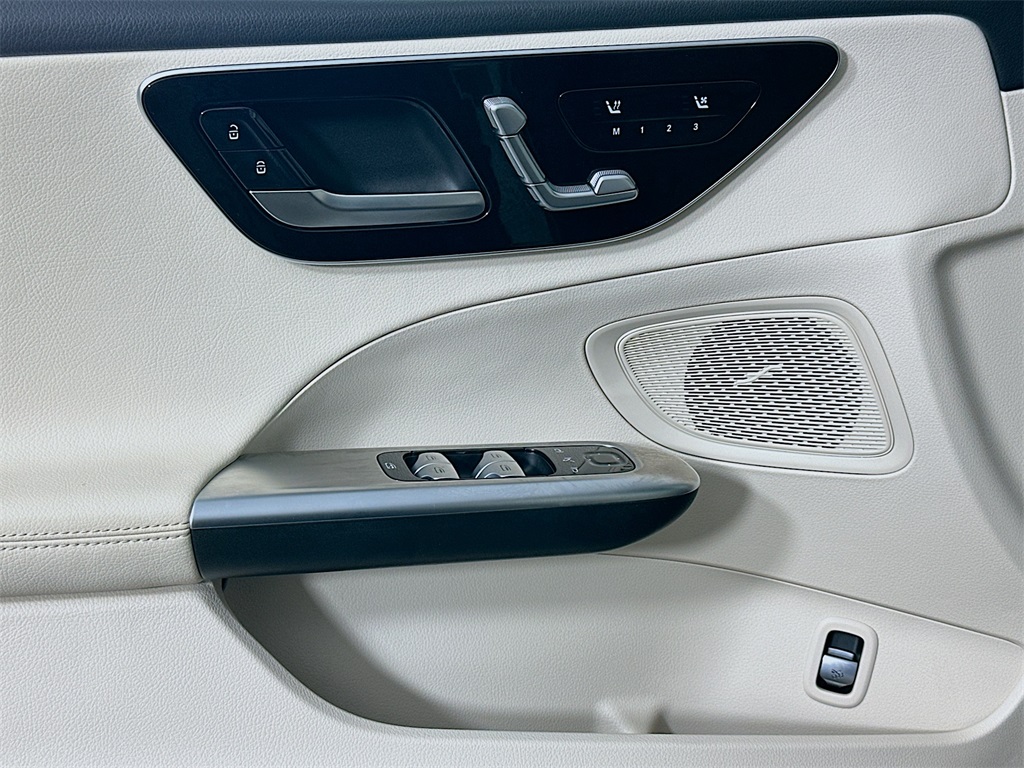 2025 Mercedes Benz C 300 4MATIC photo 16