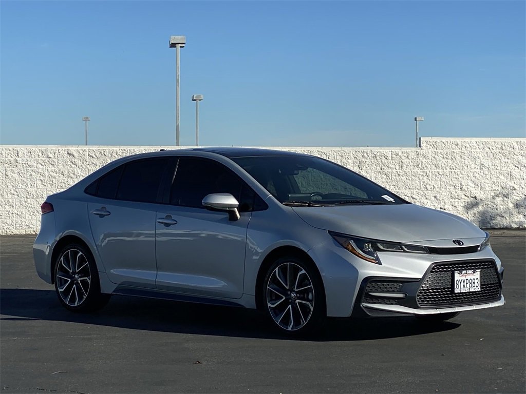 2022 Toyota Corolla SE photo 3