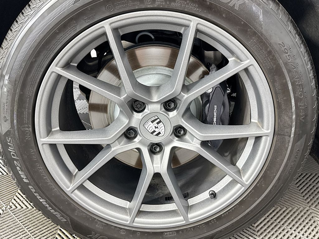 2025 Porsche Cayenne Coupe Base photo 29