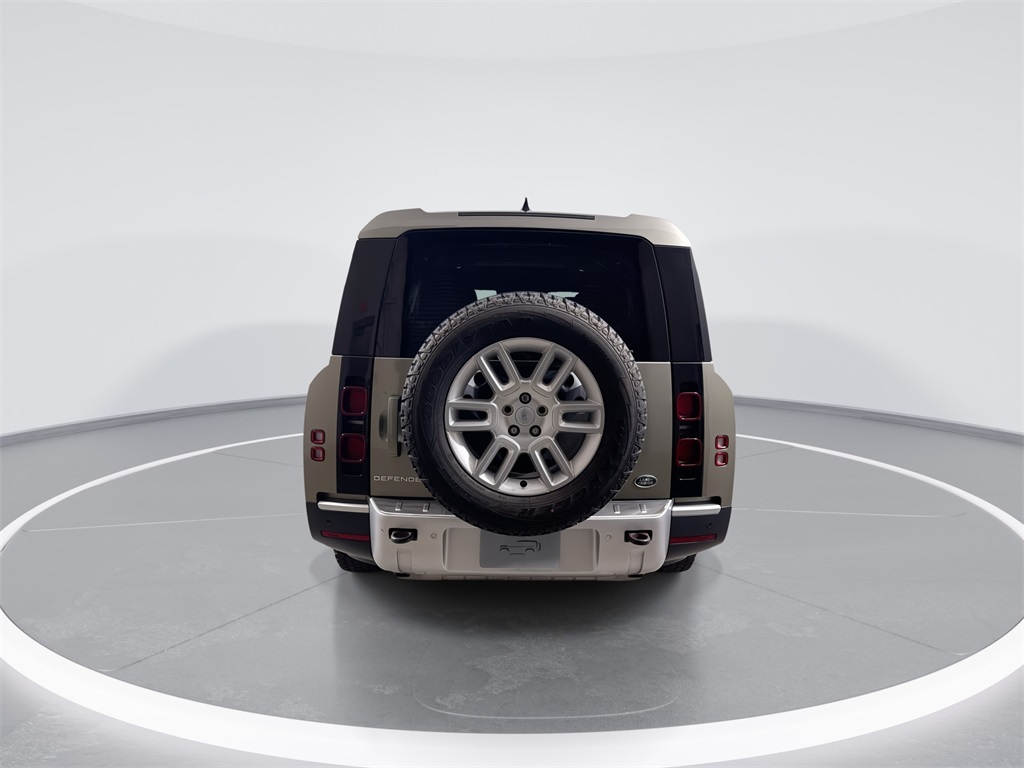 2023 Land Rover Defender 130 S photo 3