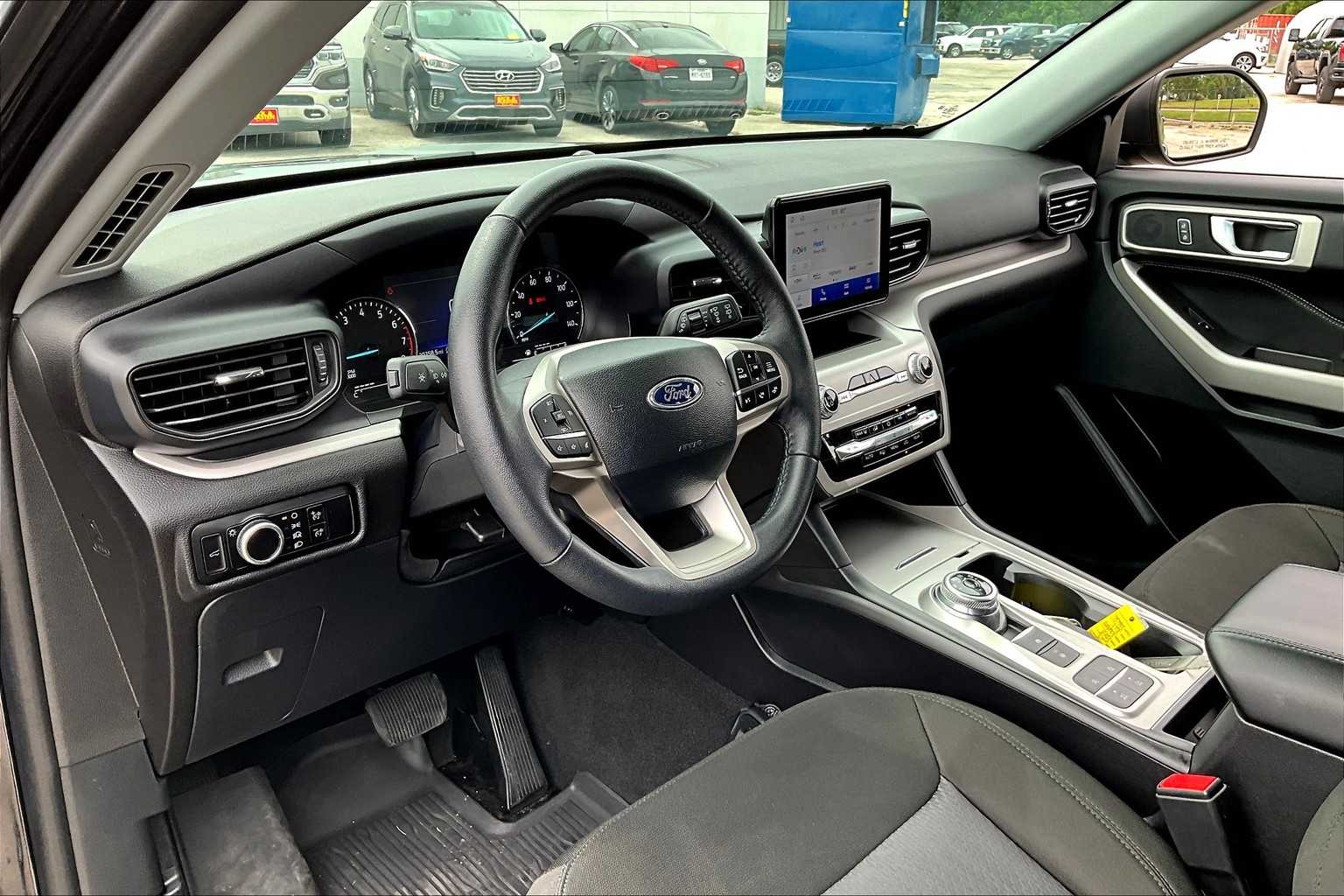 2024 Ford Explorer XLT photo 15