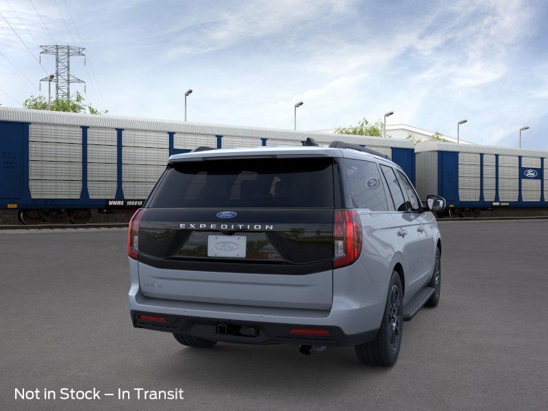 2025 Ford Expedition photo 8