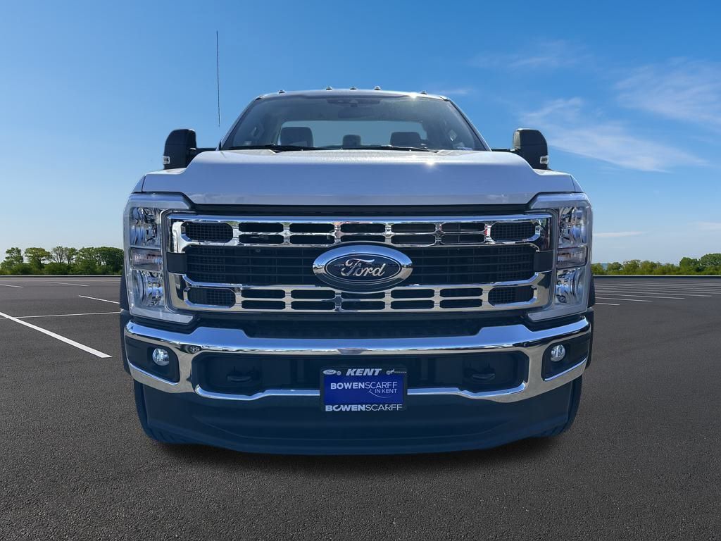 2025 Ford F-600 photo 8