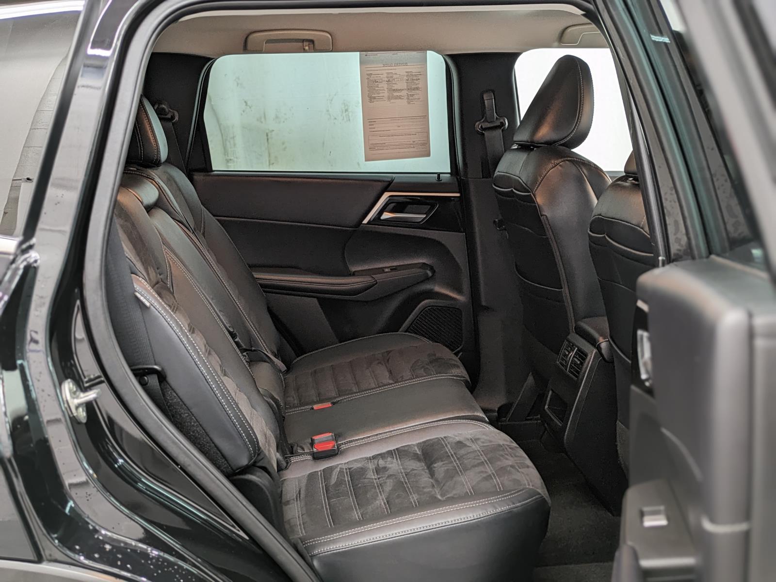 2022 Mitsubishi Outlander SE photo 18