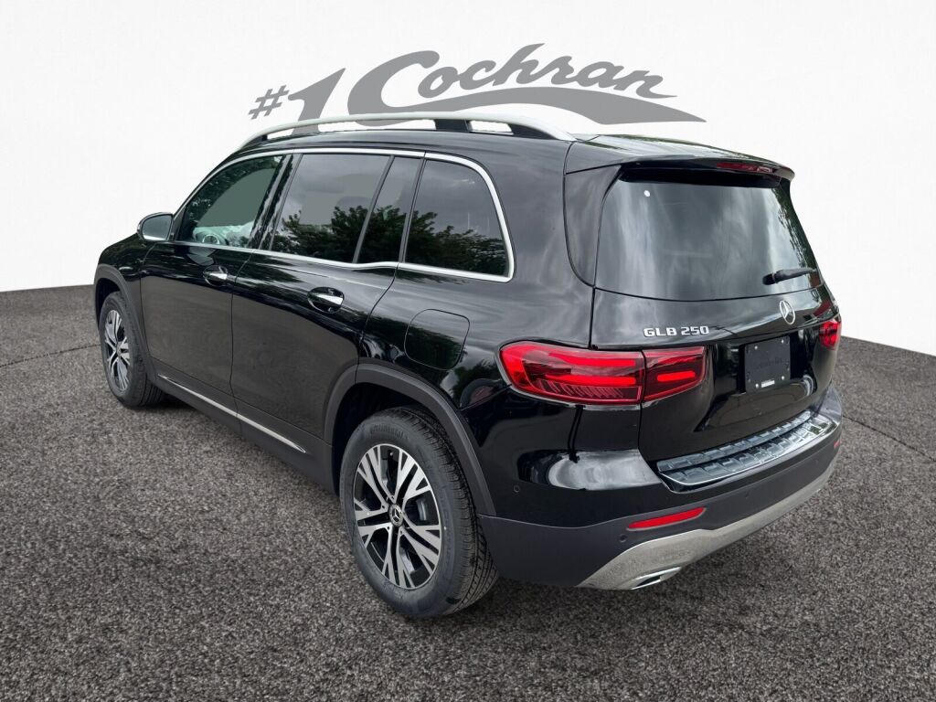 2025 Mercedes Benz GLB 250 4MATIC photo 3