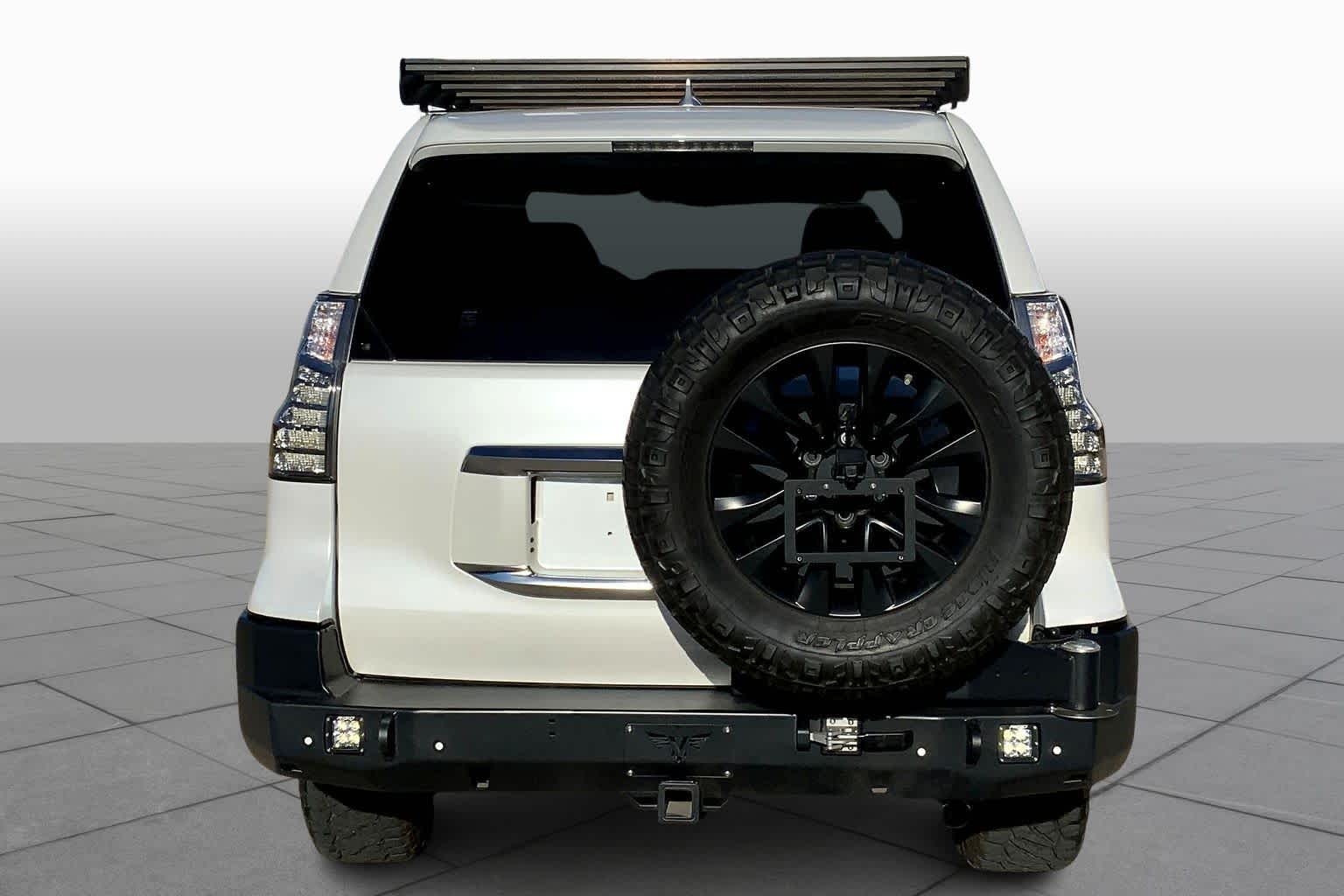 2023 Lexus GX Luxury photo 4