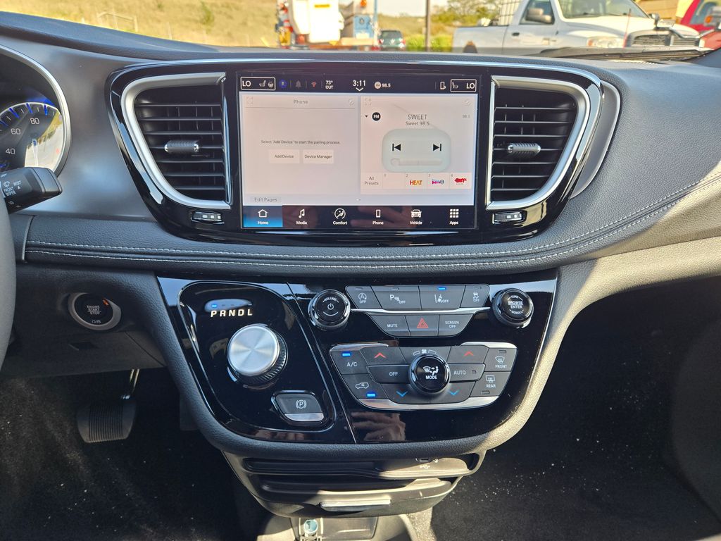 2026 Chrysler Pacifica photo 19