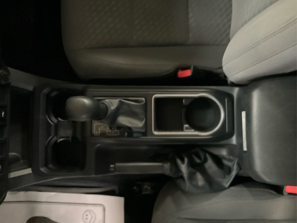 2022 Toyota Tacoma SR photo 13