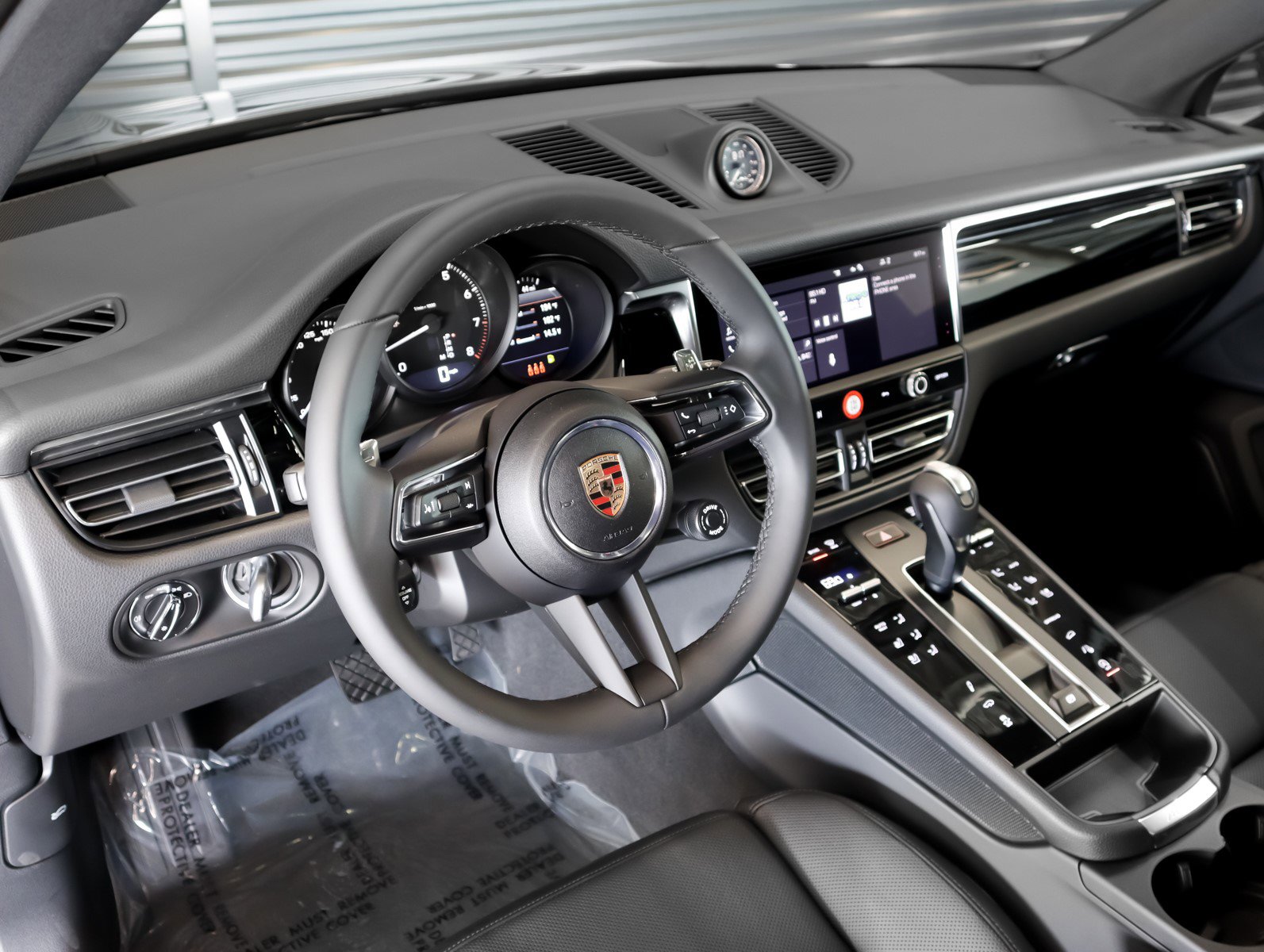 2025 Porsche Macan T photo 4