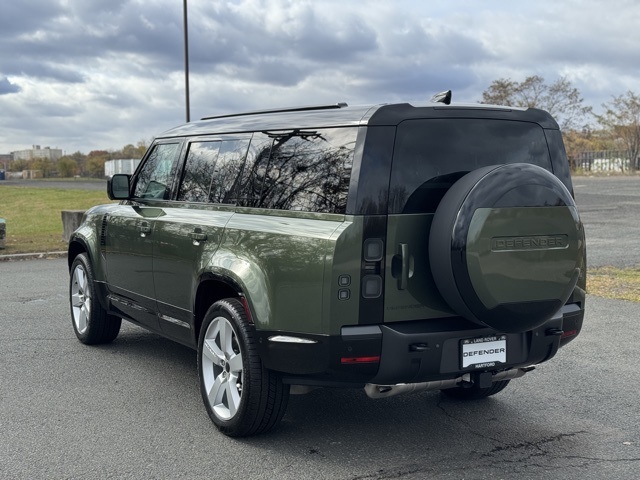 2026 Land Rover Defender 130 X-Dynamic SE photo 3