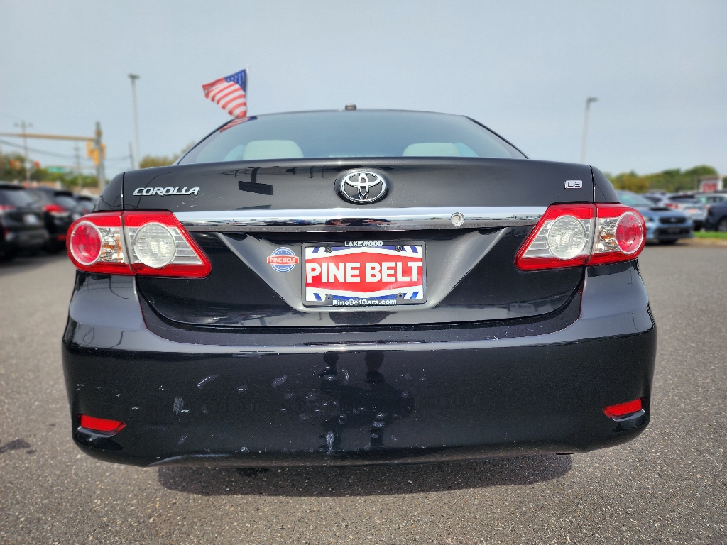 2012 Toyota Corolla LE photo 11