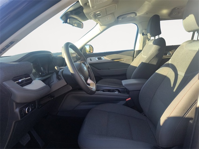 2025 Ford Explorer photo 3