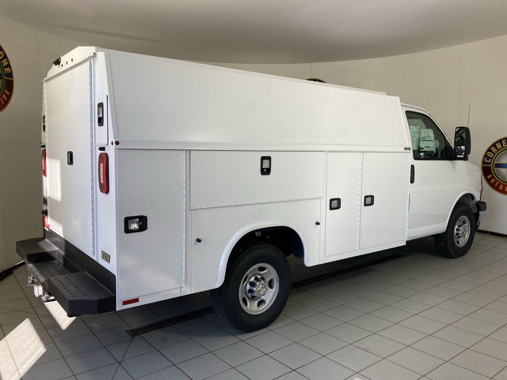 2025 Chevrolet Express Cutaway 3500 photo 3