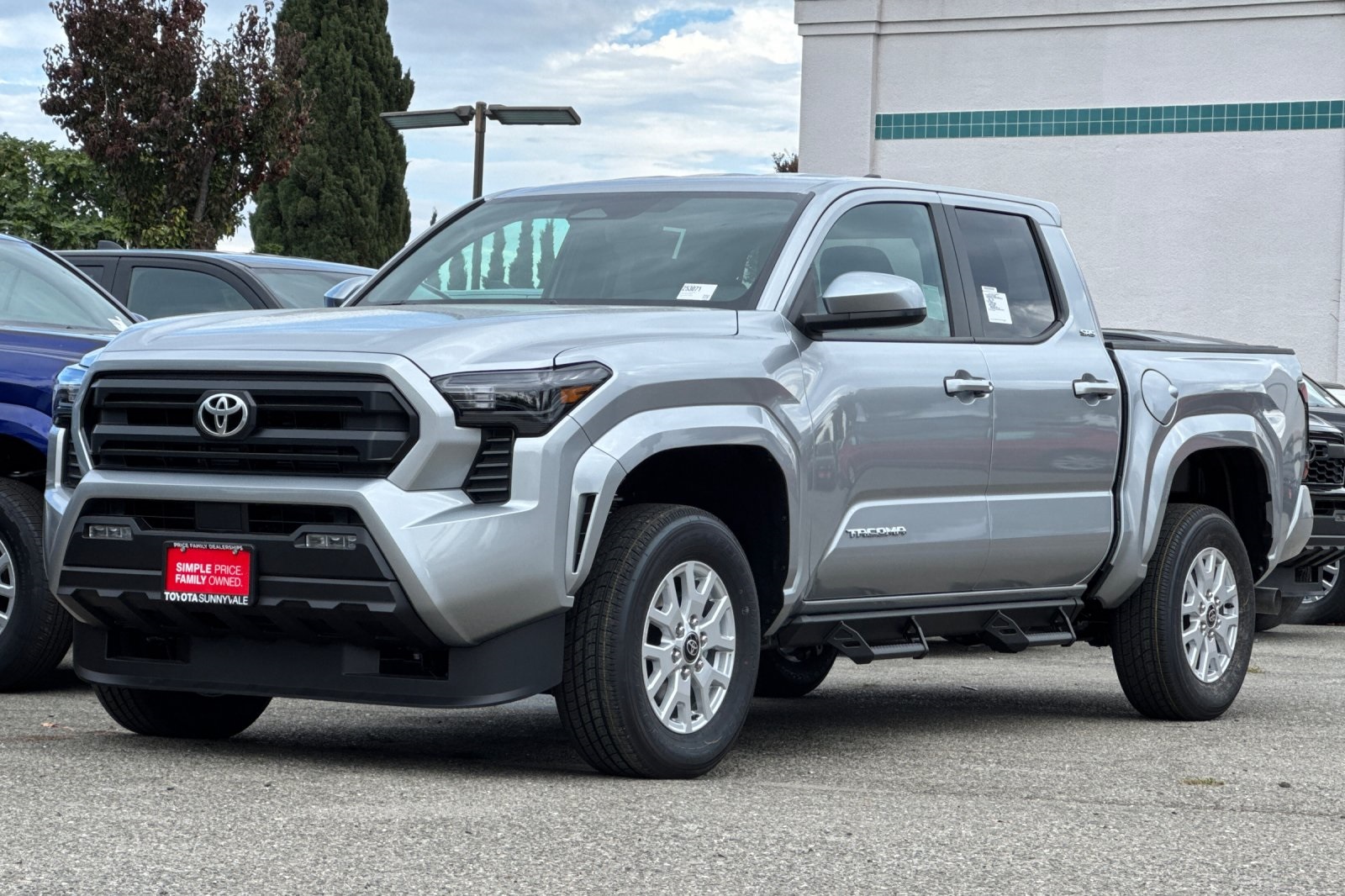 2025 Toyota Tacoma SR5 4x4 Double Cab photo 2
