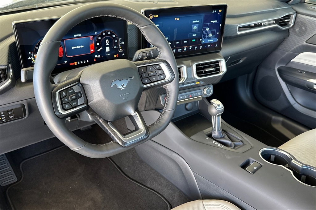 2026 Ford Mustang EcoBoost Premium photo 4