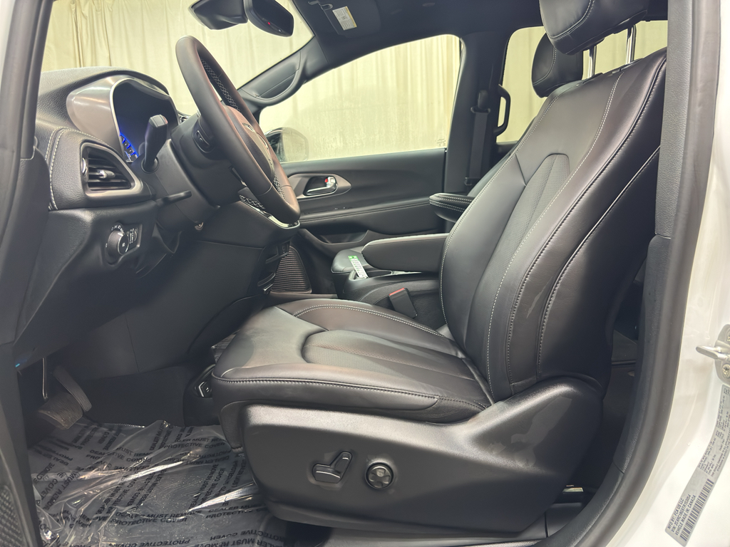 2026 Chrysler Pacifica photo 23