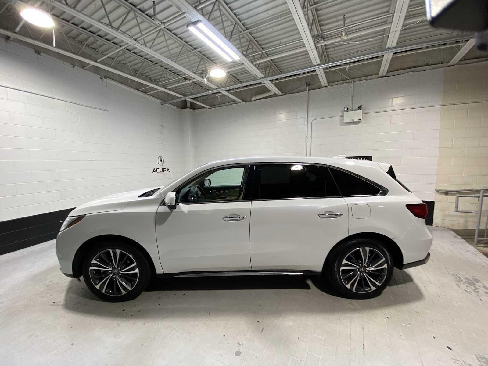2020 Acura MDX Technology SH-AWD photo 3