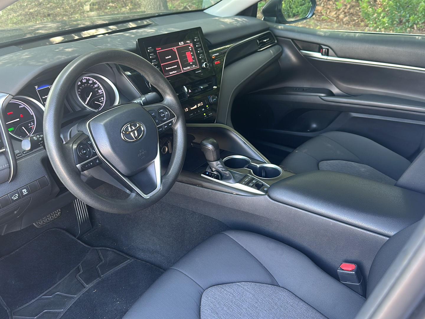 2021 Toyota Camry Hybrid LE photo 8