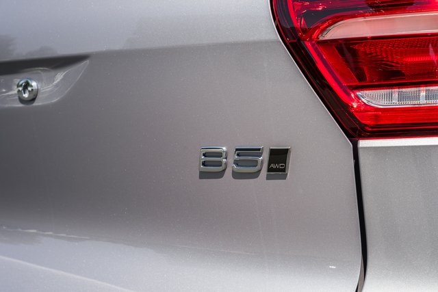 2026 Volvo XC40 Plus photo 7