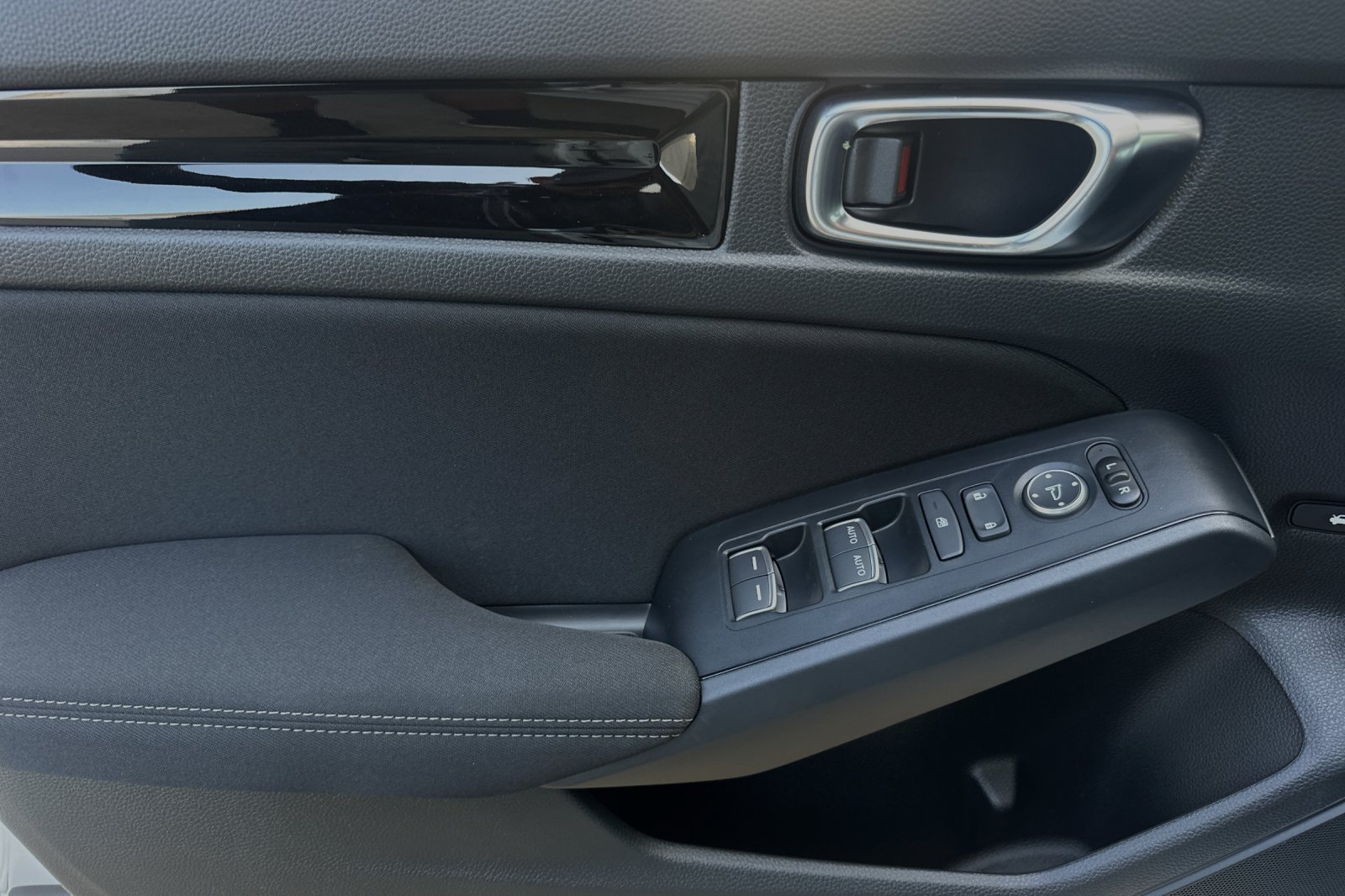 2025 Honda Civic Hybrid Sport photo 6
